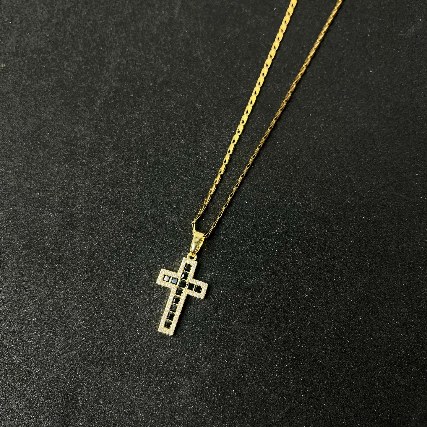 Cruz Diamantes Negro