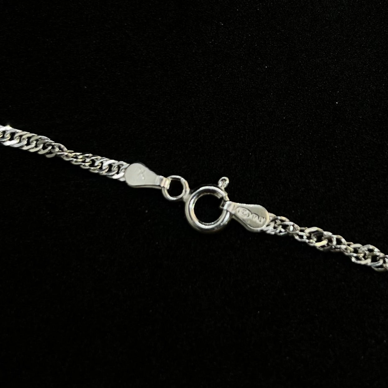 Cadena En Plata Singapur