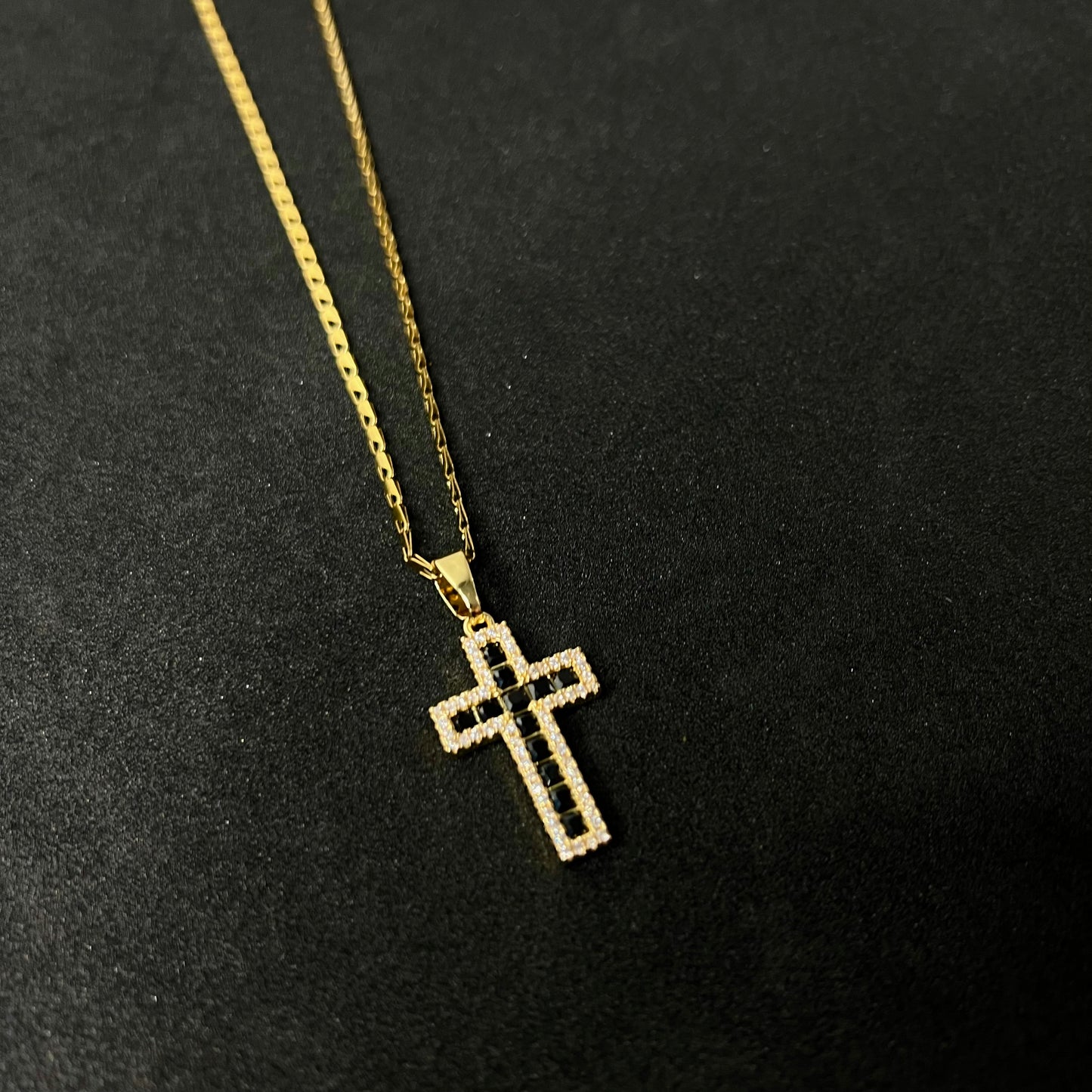 Cruz Diamantes Negro