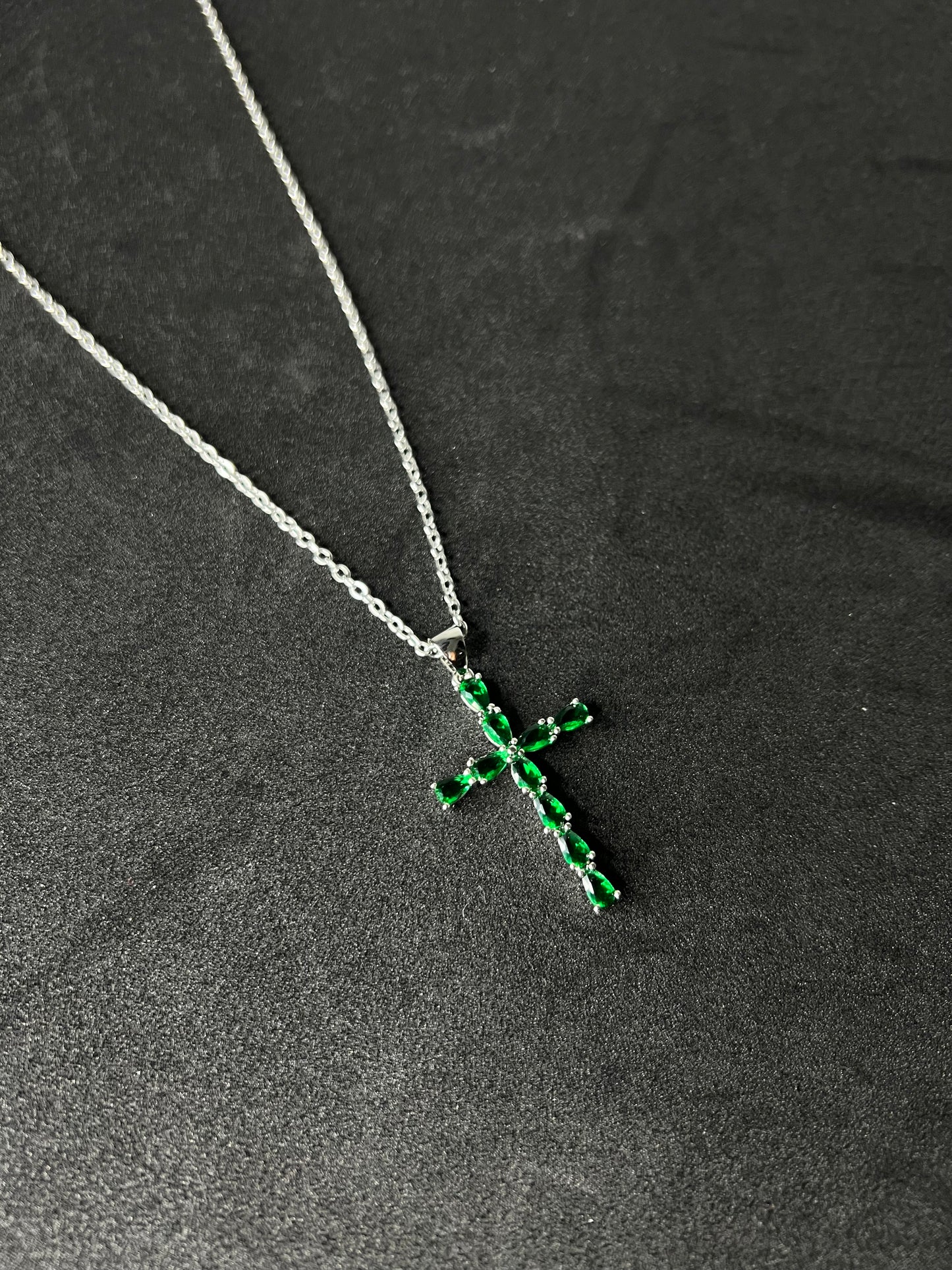 Cadena Dije Cruz diamante verde