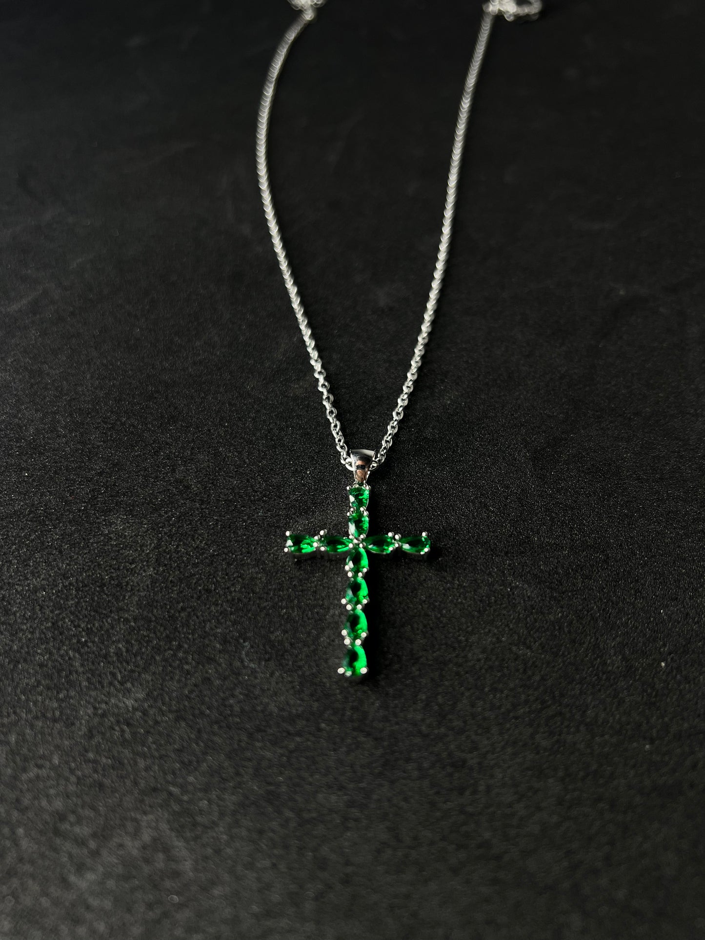 Cadena Dije Cruz diamante verde